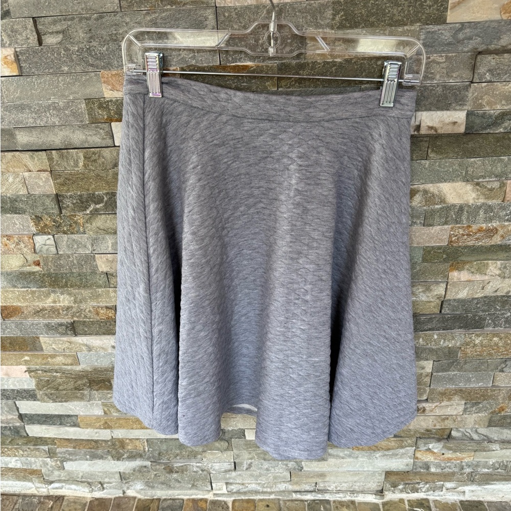 🌼$5🌼 Gray skirt - Picture 3 of 4
